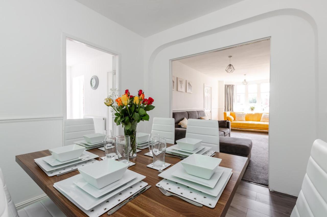 Villa 1 Mile To Etihad Stadium & Coop Arena, Free Parking, 7 Ppl Manchester Exterior foto