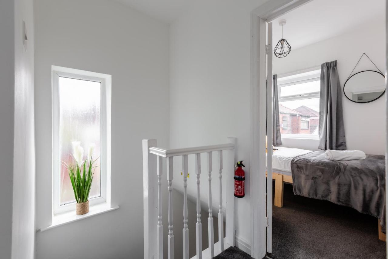 Villa 1 Mile To Etihad Stadium & Coop Arena, Free Parking, 7 Ppl Manchester Exterior foto